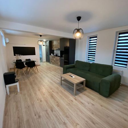 Ttt House Питещ Екстериор снимка